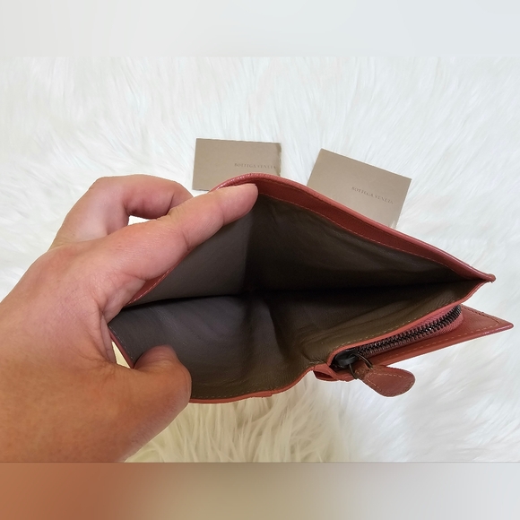 Bottega Veneta Intrecciato Flap Wallet, coral - Picture 8 of 14